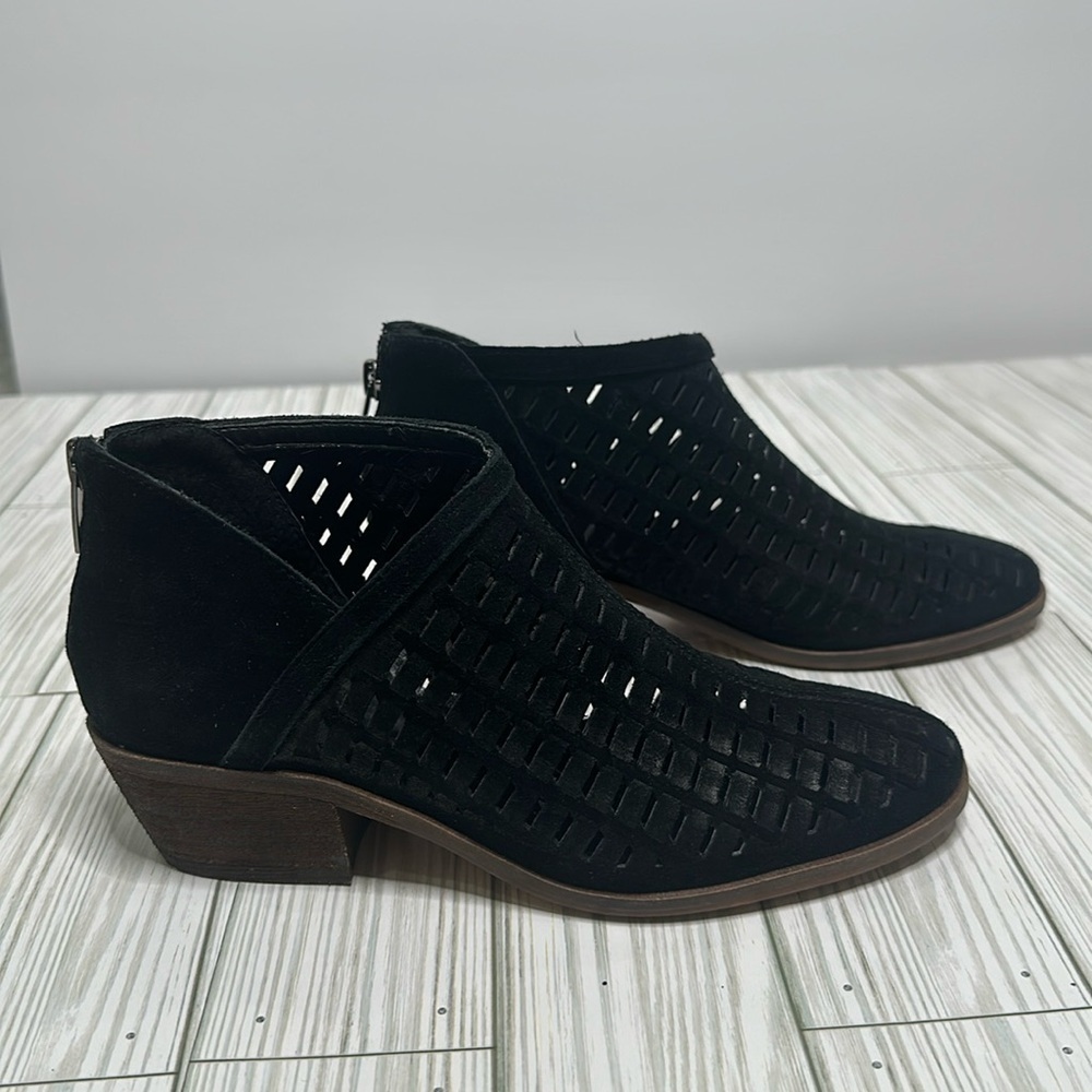 Vince Camuto Black Shoes Perforated Upper Leather Zip Ankle Booties Suede Size 6